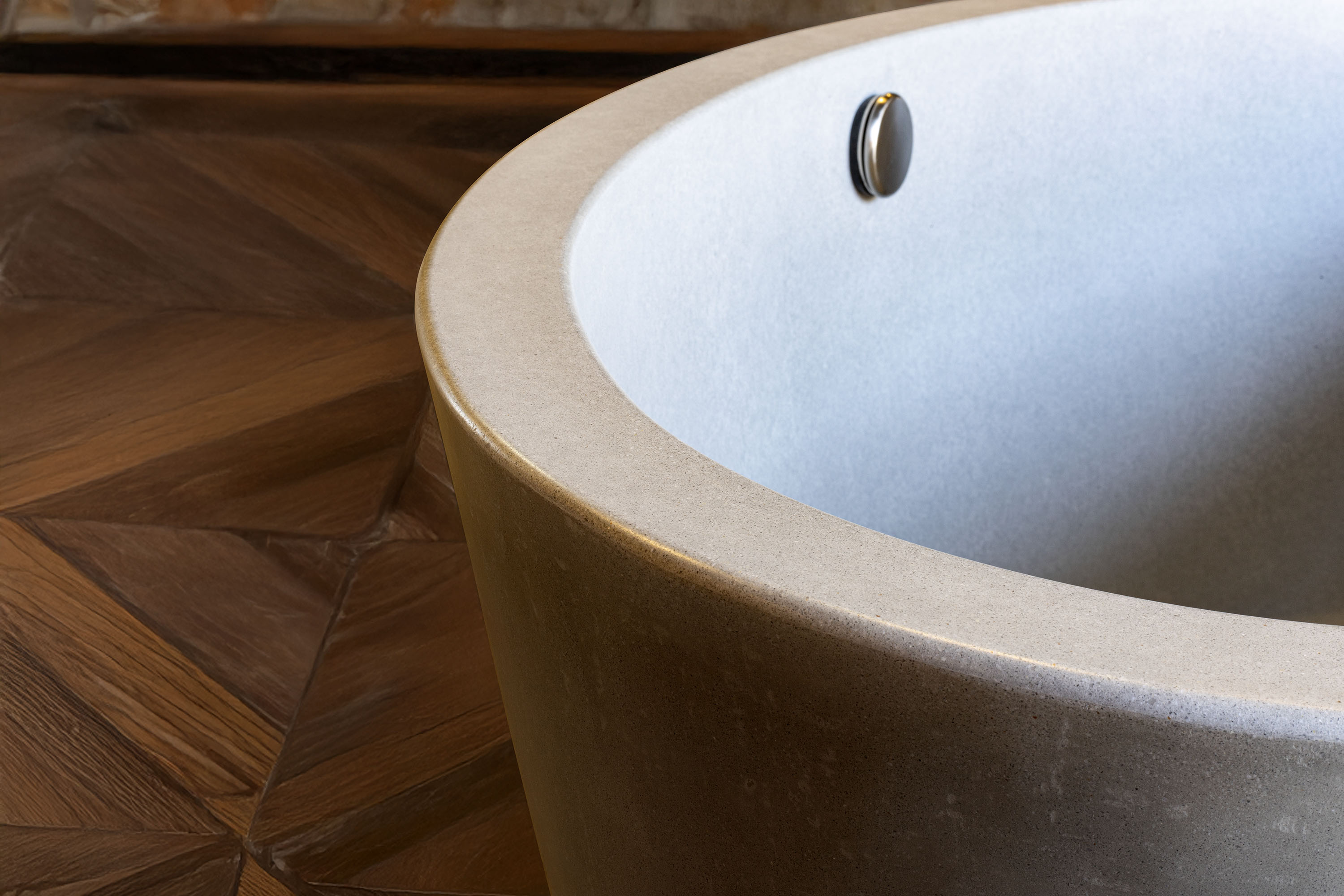 Tranquility Classic Concrete Soaking Tub, Detail