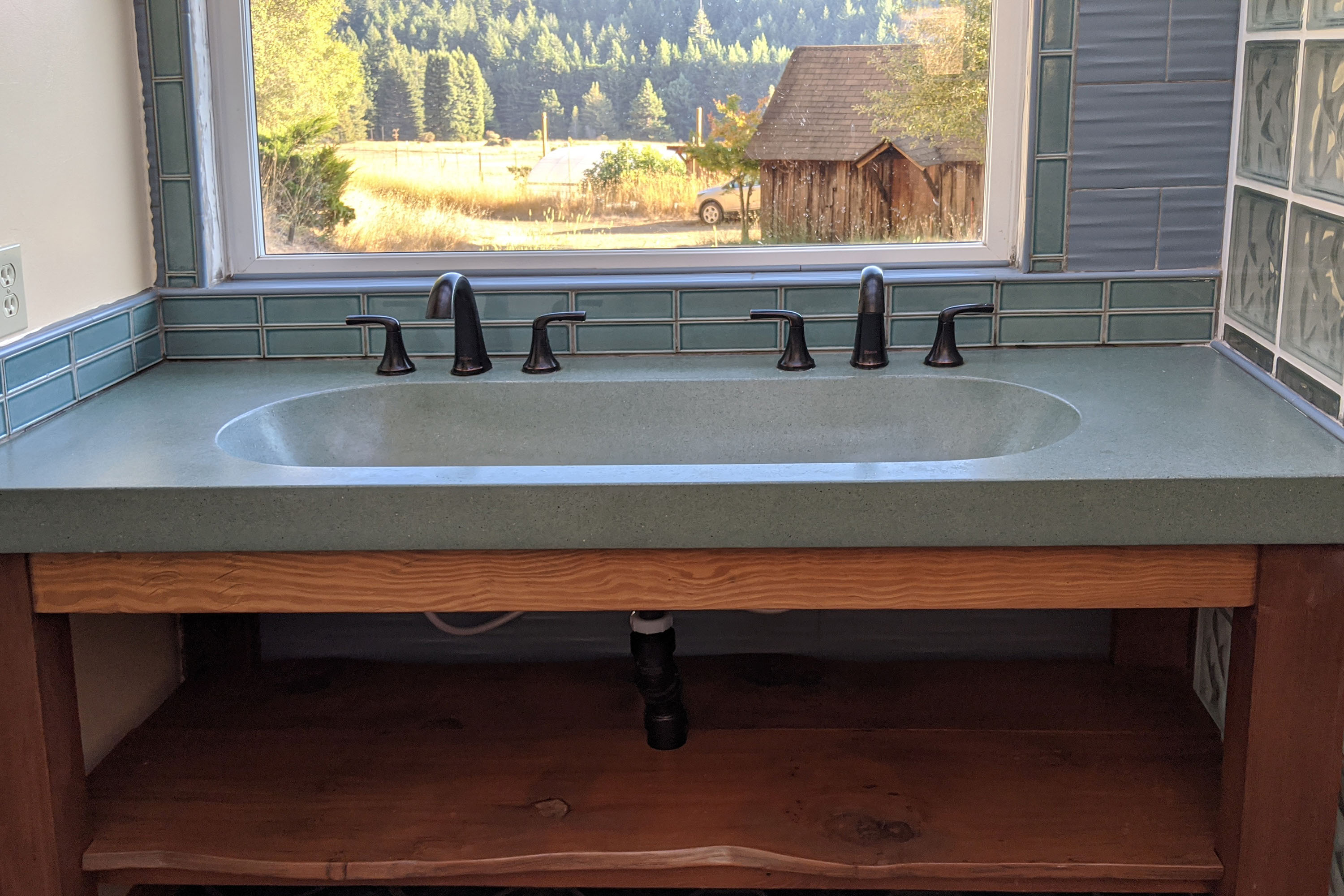 Concrete TroughSink, N618 Arctic