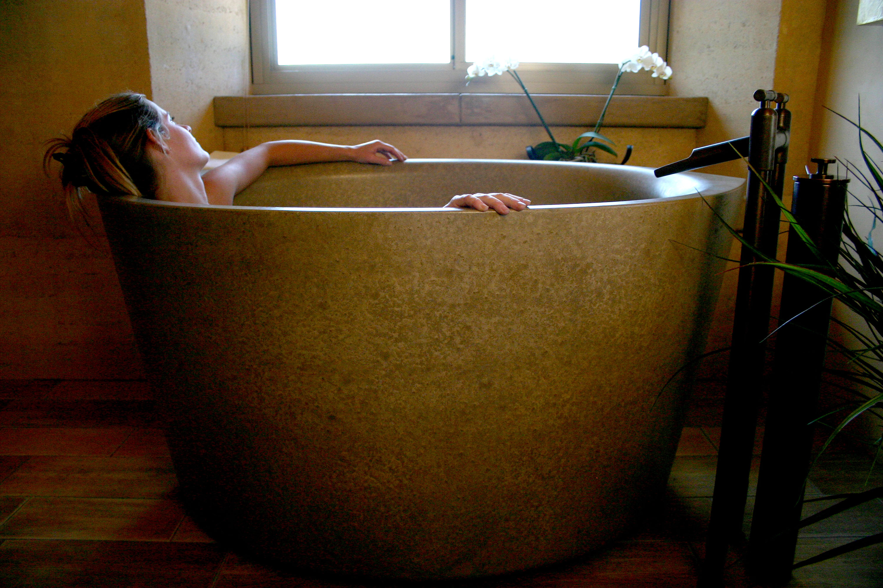 Ofuro Soaking Tub in Classic Concrete C608 Bison