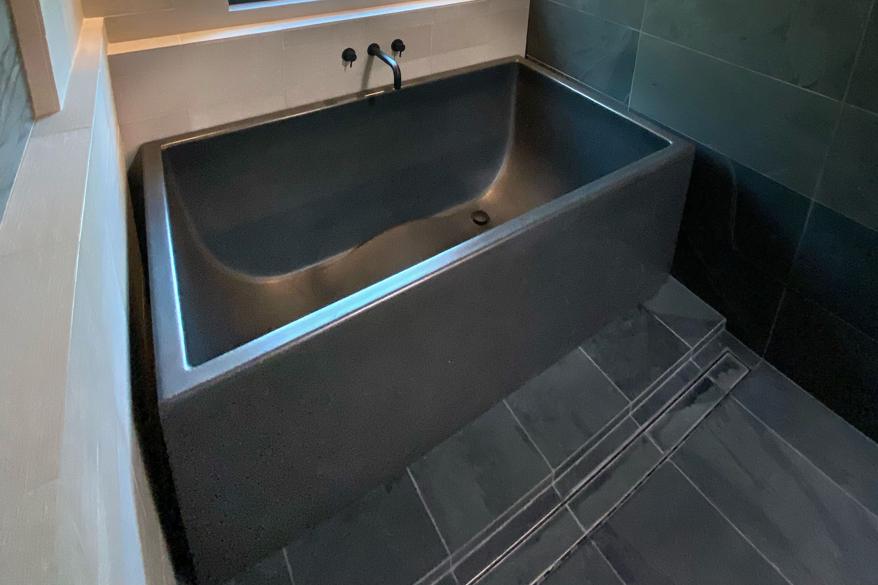 Indulge Classic Concrete Soaking Tub, C633 Graphite